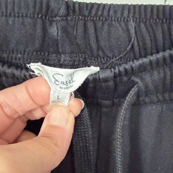 Easel - Picture 2 of 4